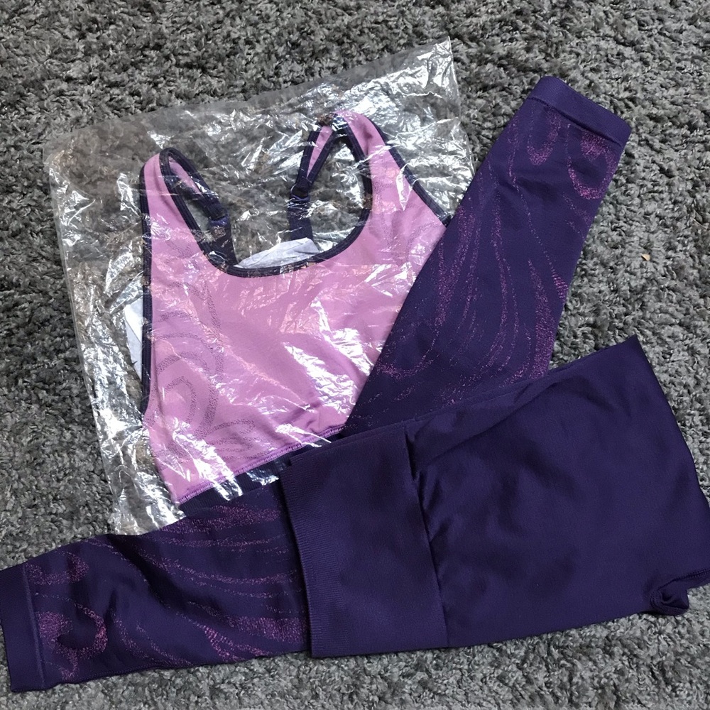 Fabletics sports bra and leggings Eliza set